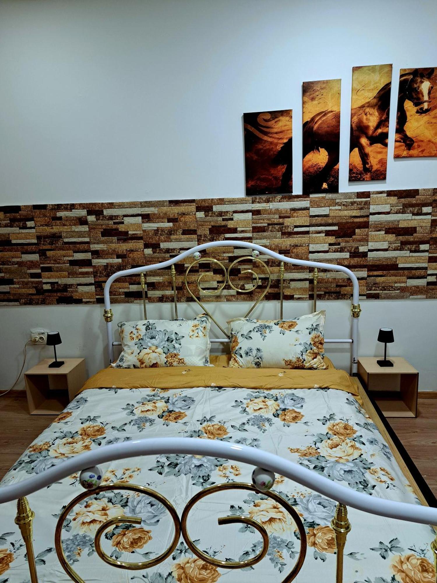 Regim Hotelier Pietonala Орадя Экстерьер фото