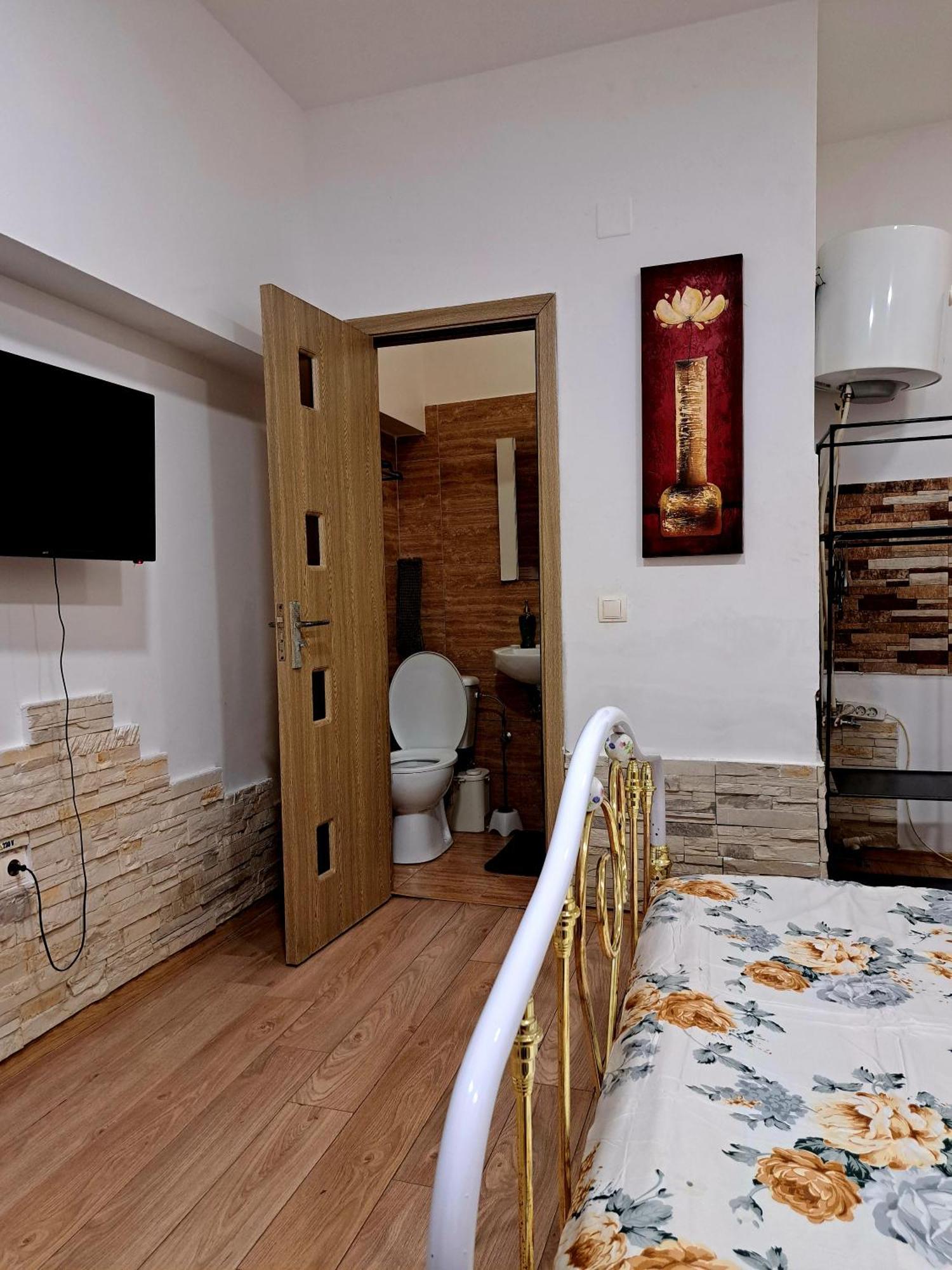 Regim Hotelier Pietonala Орадя Экстерьер фото
